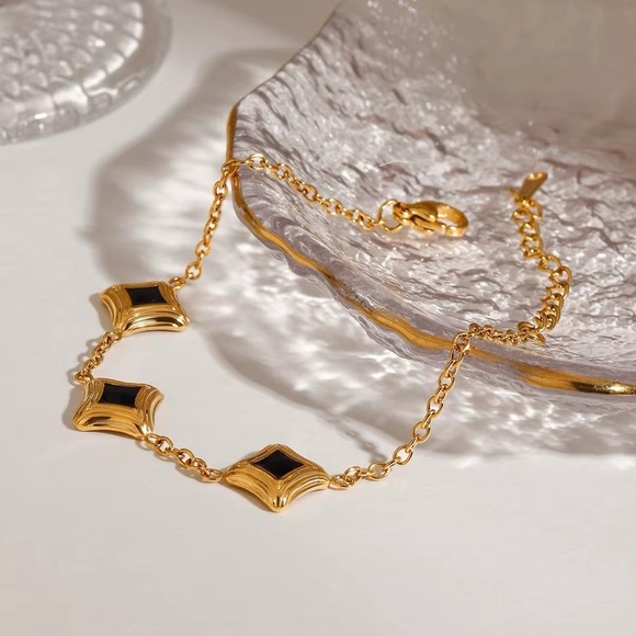 18K Gold Plated Bracelet - Picture 3 of 7